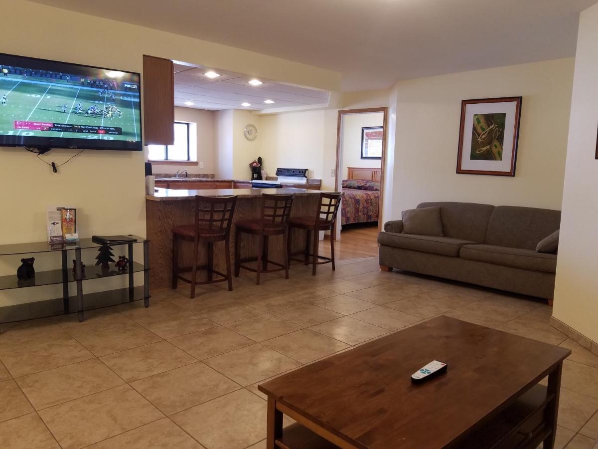Amber'S Inn And Suites Wisconsin Dells Exteriör bild