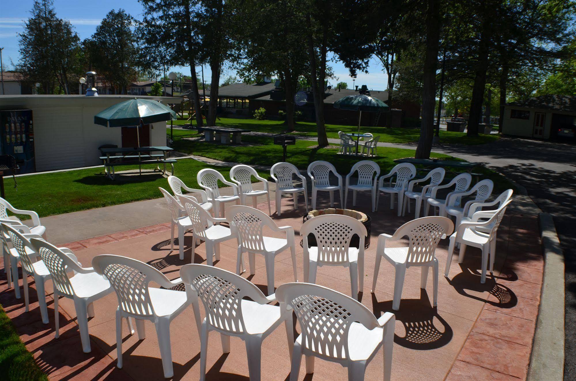 Amber'S Inn And Suites Wisconsin Dells Exteriör bild