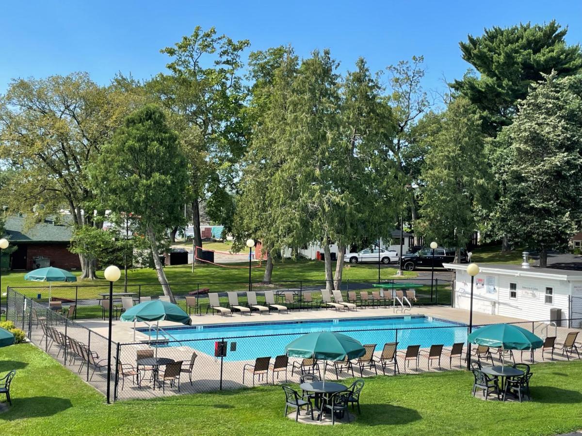 Amber'S Inn And Suites Wisconsin Dells Exteriör bild