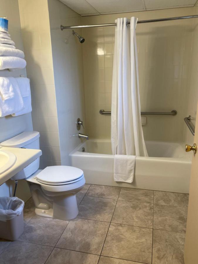 Amber'S Inn And Suites Wisconsin Dells Exteriör bild