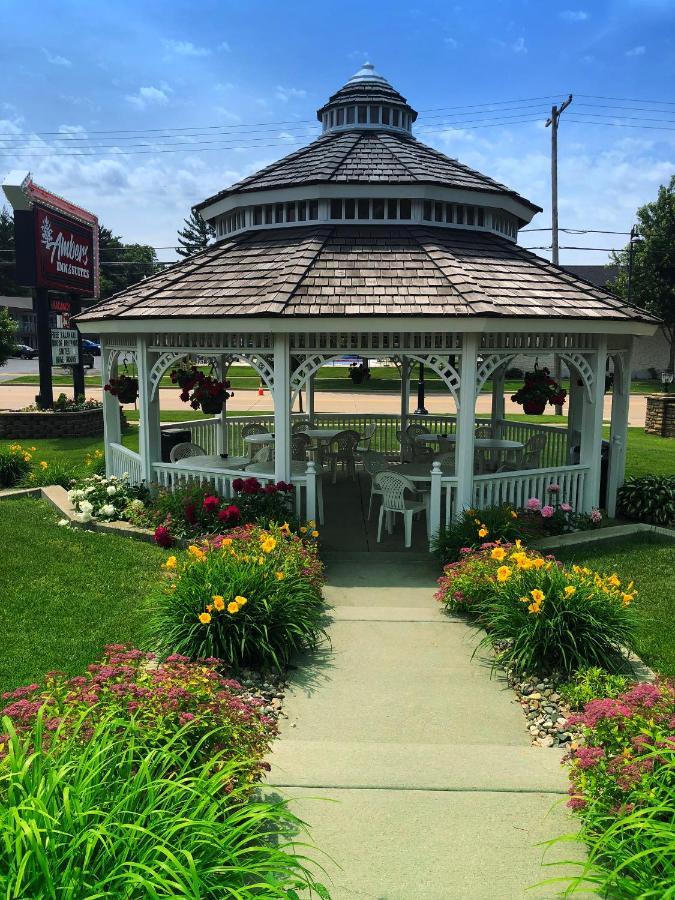 Amber'S Inn And Suites Wisconsin Dells Exteriör bild