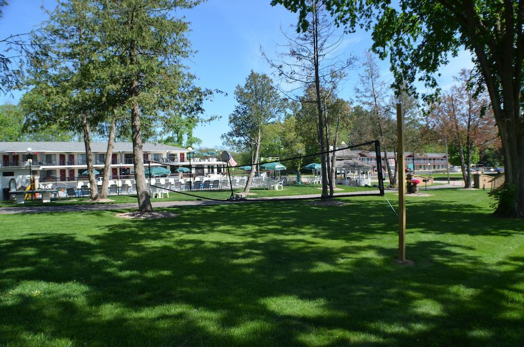 Amber'S Inn And Suites Wisconsin Dells Exteriör bild