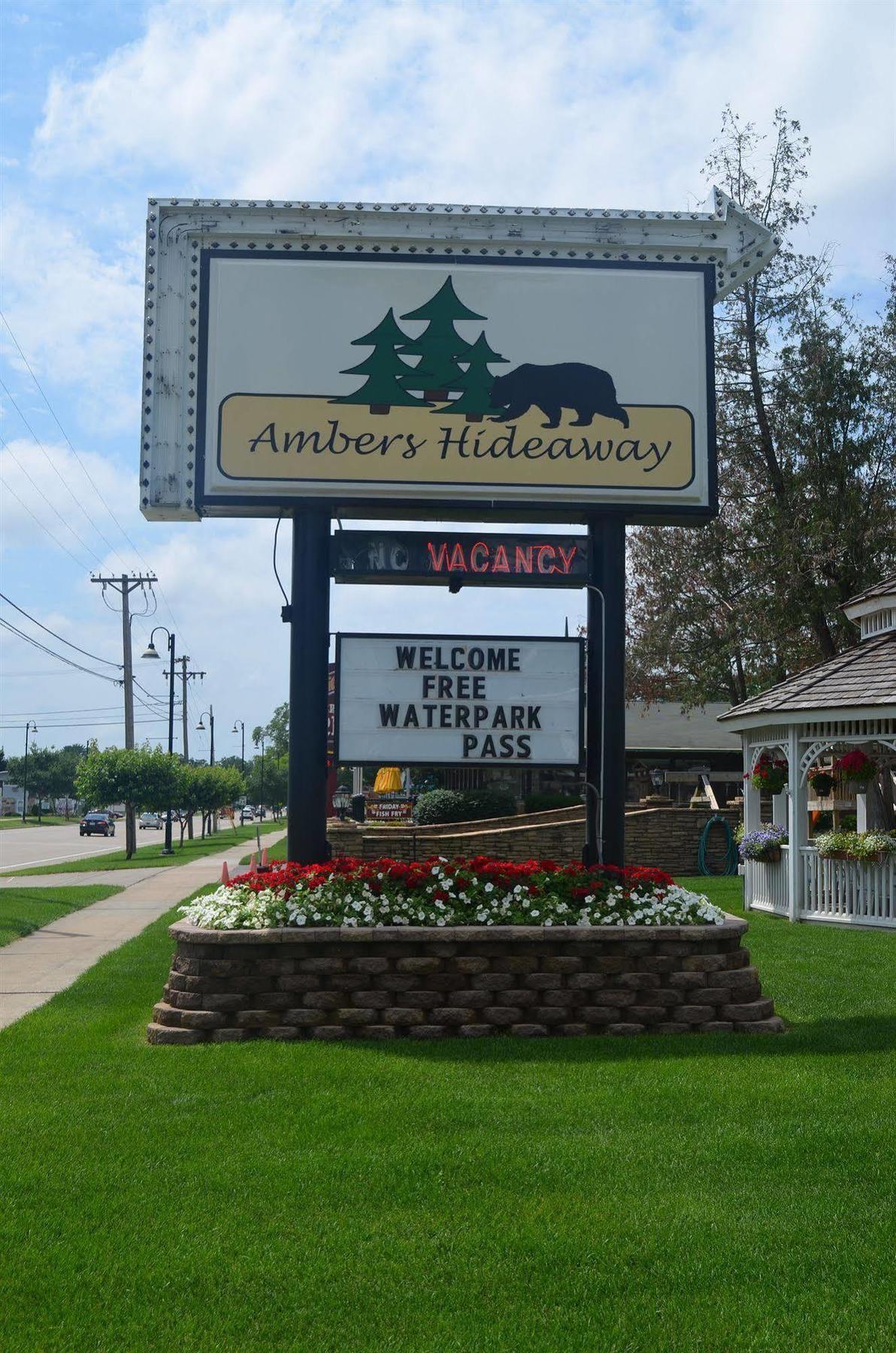 Amber'S Inn And Suites Wisconsin Dells Exteriör bild