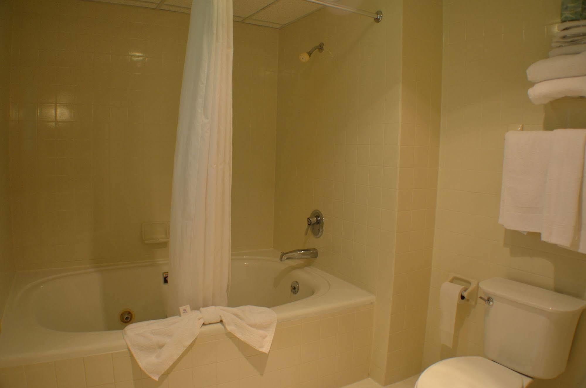 Amber'S Inn And Suites Wisconsin Dells Exteriör bild