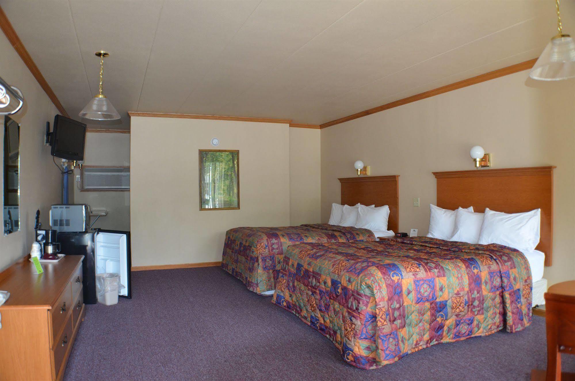 Amber'S Inn And Suites Wisconsin Dells Exteriör bild