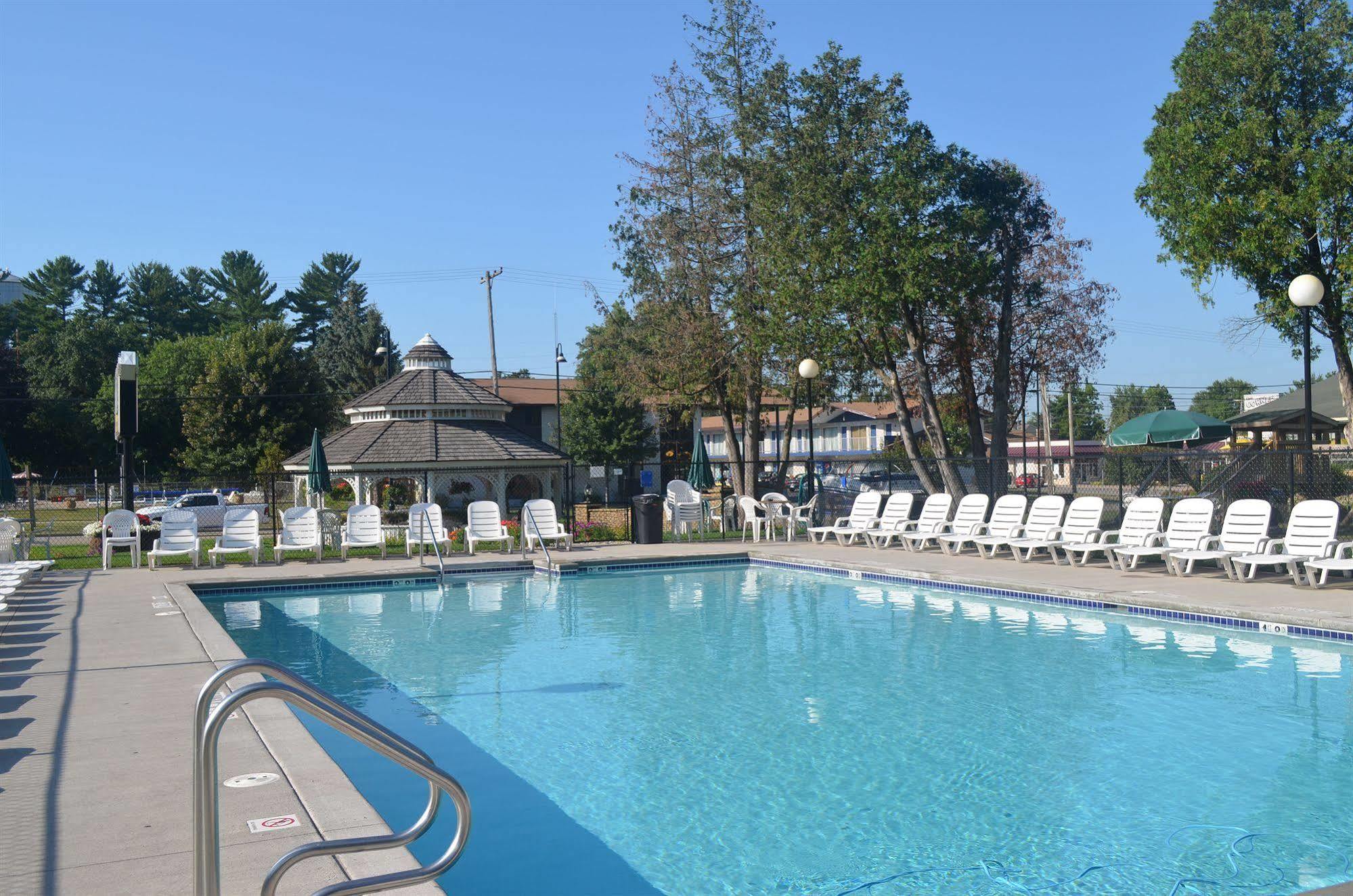 Amber'S Inn And Suites Wisconsin Dells Exteriör bild