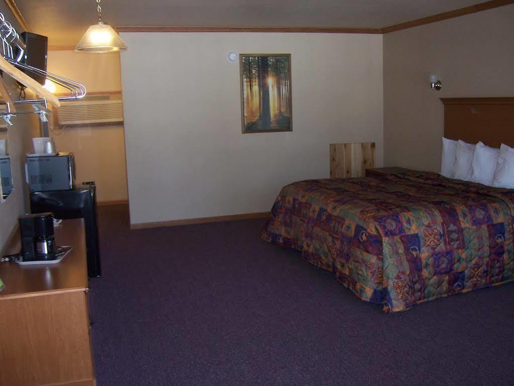 Amber'S Inn And Suites Wisconsin Dells Exteriör bild